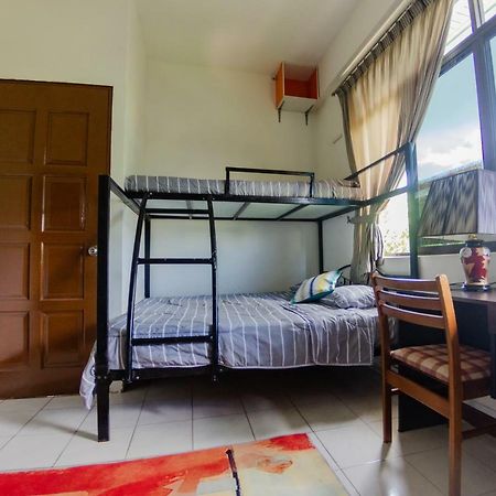 Poni Homestay Muara Zewnętrze zdjęcie
