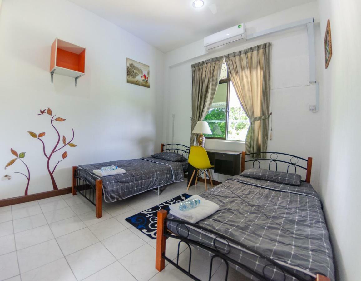 Poni Homestay Muara Zewnętrze zdjęcie