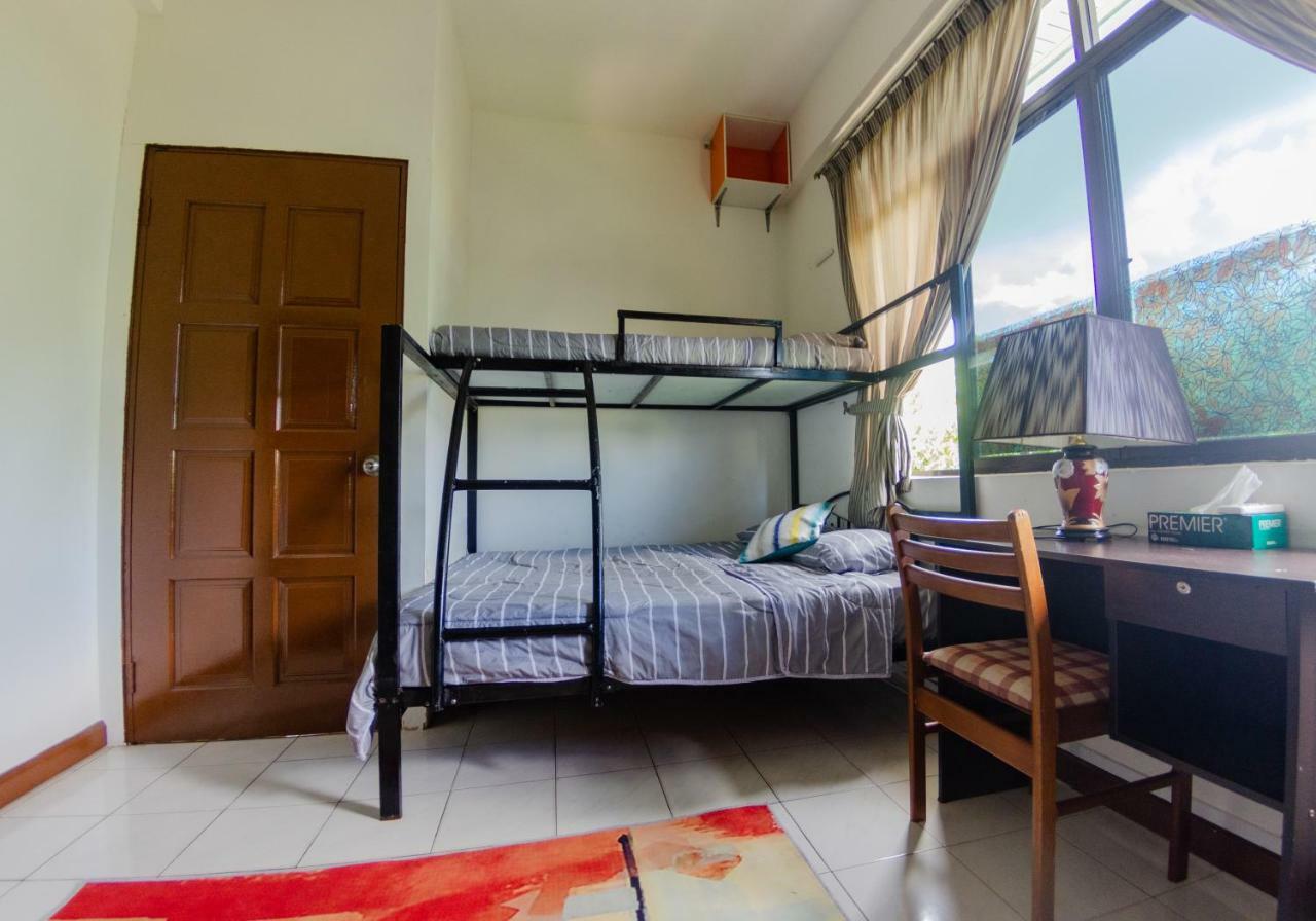 Poni Homestay Muara Zewnętrze zdjęcie