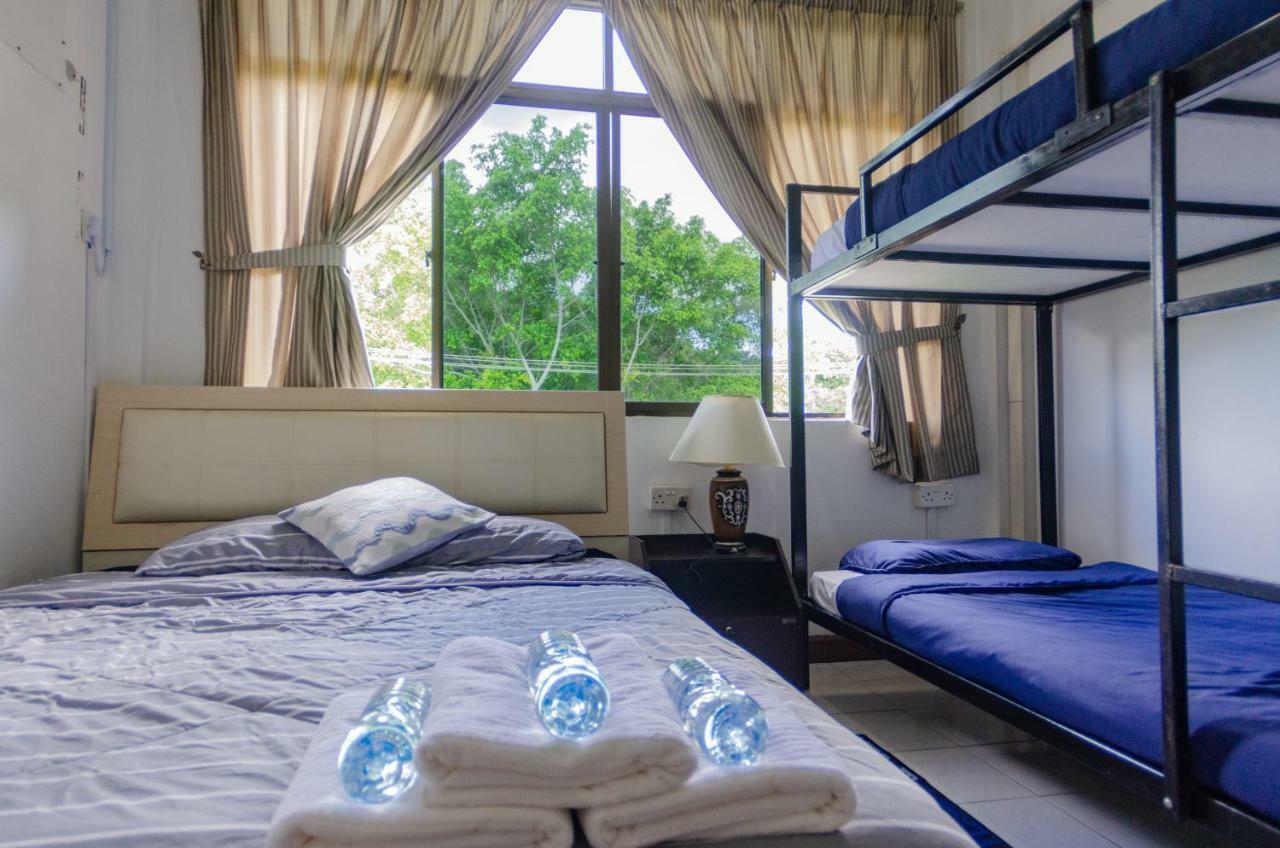 Poni Homestay Muara Zewnętrze zdjęcie
